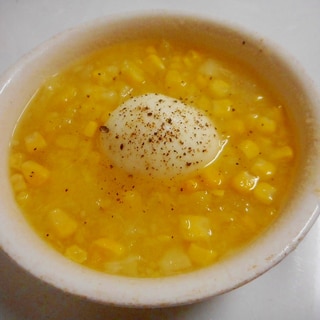 ゆで卵入りジャガイモとコーンのつぶつぶスープ